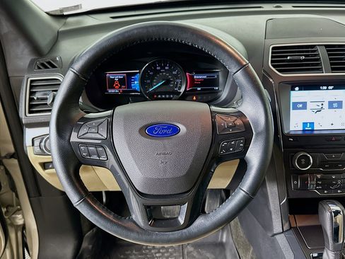 Used 2017 Ford Explorer XLT w/ Equipment Group 202A image 18