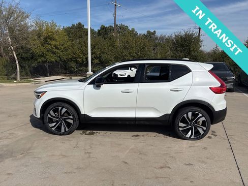 Certified 2025 Volvo XC40 B5 Plus image 8