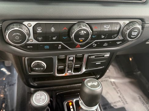 Used 2024 Jeep Wrangler Unlimited Sahara w/ Safety Group AWD/4WD image 25
