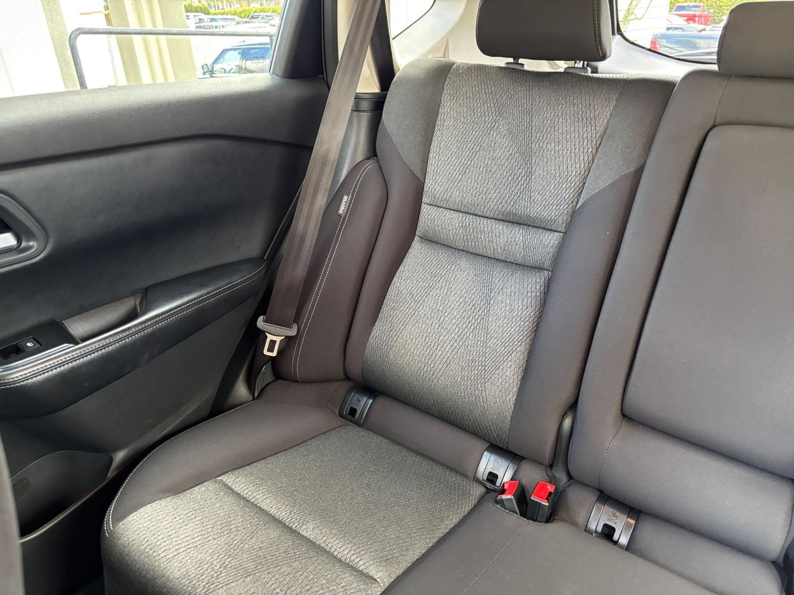 Used 2025 Nissan Rogue SV FWD image 40