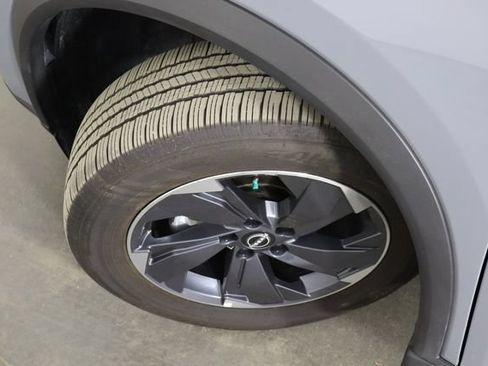 Used 2026 Nissan Rogue SV FWD image 38