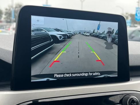 Used 2022 Ford Escape SE image 19