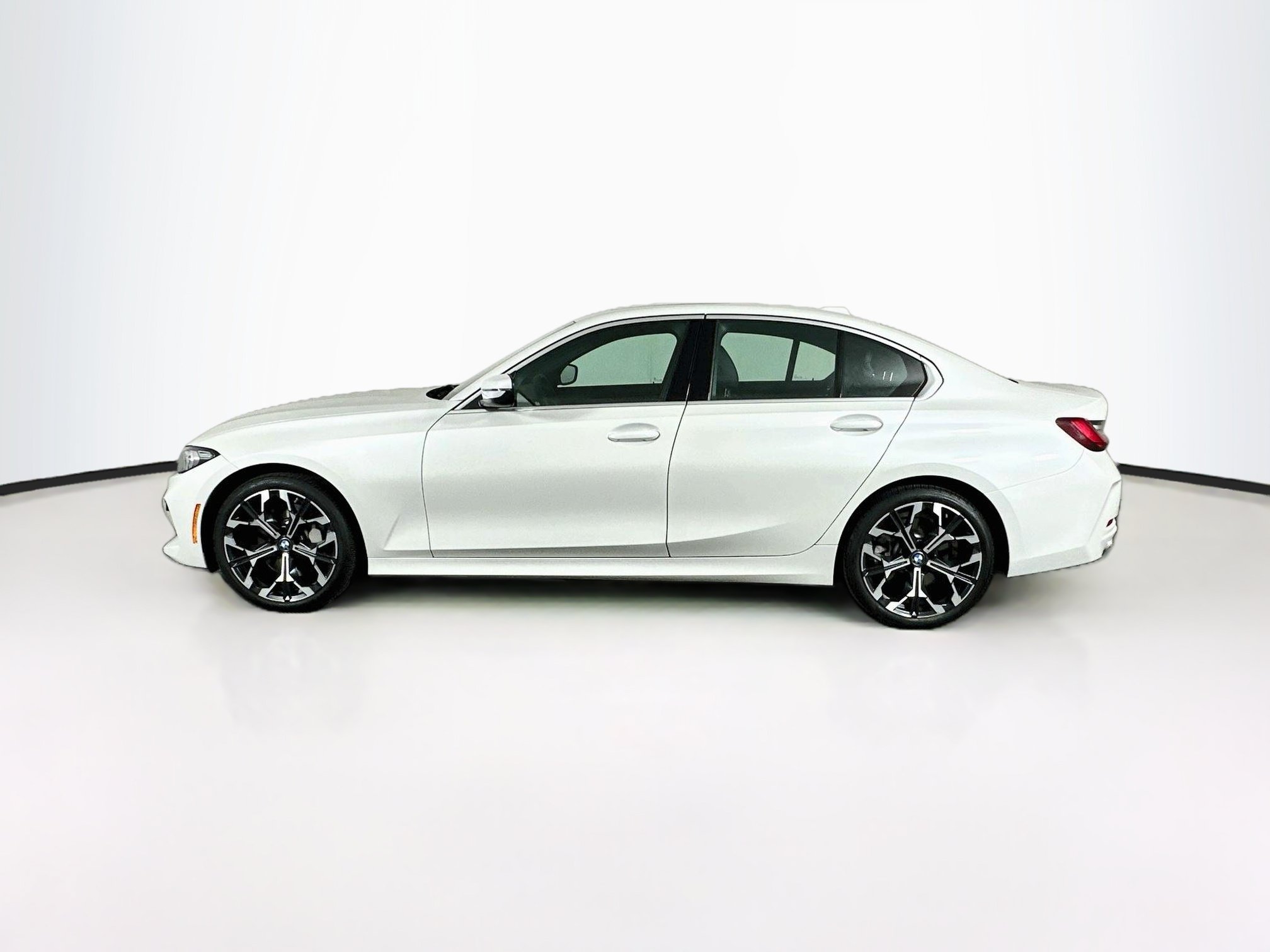 Used 2026 BMW 330i Sedan w/ Premium Package RWD image 4
