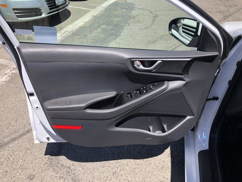 Used 2019 Hyundai Ioniq Blue FWD image 11