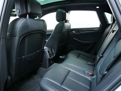 Used 2023 Porsche Macan Turbo image 13