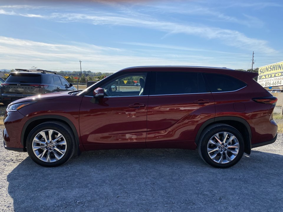 Used 2025 Toyota Highlander Limited AWD/4WD image 8