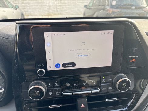 Used 2023 Toyota Highlander L image 16