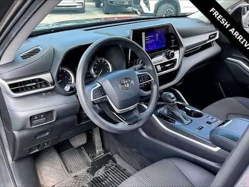 Used 2023 Toyota Highlander L FWD image 16
