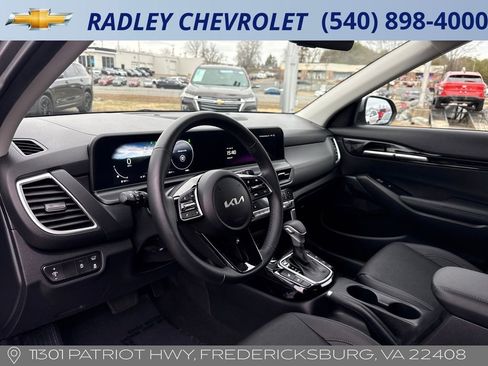 Used 2025 Kia Seltos EX image 4