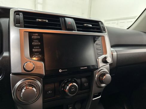 Used 2022 Toyota 4Runner SR5 AWD/4WD image 40