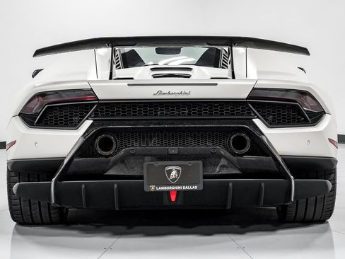 Used 2018 Lamborghini Huracan Performante AWD/4WD image 4