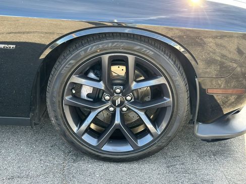 Used 2019 Dodge Challenger R/T w/ Driver Convenience Group RWD image 13