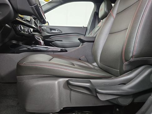 Used 2025 Chevrolet Trax RS w/ Sunroof Package FWD image 31