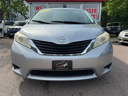 Used 2014 Toyota Sienna LE FWD image 3