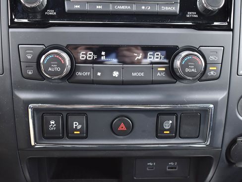 Used 2023 Nissan Titan SV w/ SV Convenience Package image 43