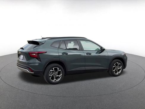 Used 2025 Chevrolet Trax LT w/ LT Convenience Package image 15