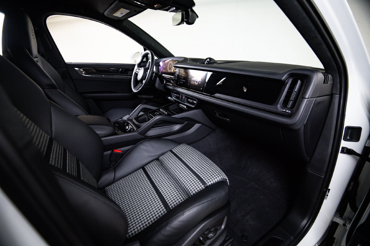 Certified 2026 Porsche Cayenne GTS AWD/4WD image 28