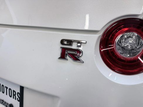 Used 2015 Nissan GT-R Premium image 8