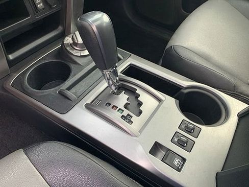 Used 2018 Toyota 4Runner SR5 Premium AWD/4WD image 29