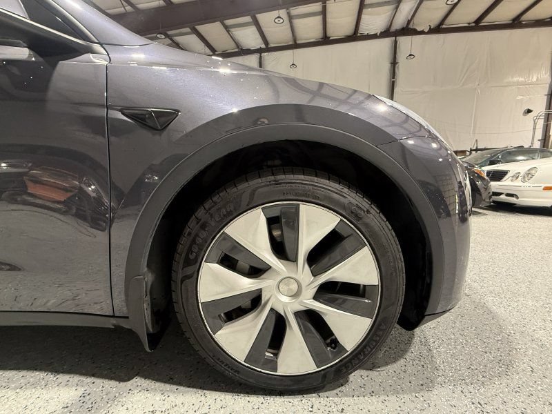 Used 2021 Tesla Model Y Long Range AWD/4WD image 5