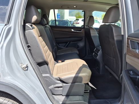 Used 2025 Volkswagen Atlas SEL AWD/4WD image 35