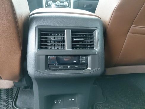 Used 2023 Volkswagen Atlas SE image 27