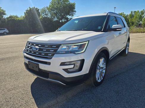 Used 2017 Ford Explorer Limited w/ Equipment Group 301A FWD image 7