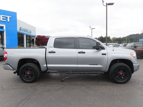 Used 2016 Toyota Tundra Limited w/ Limited Premium Package AWD/4WD image 10