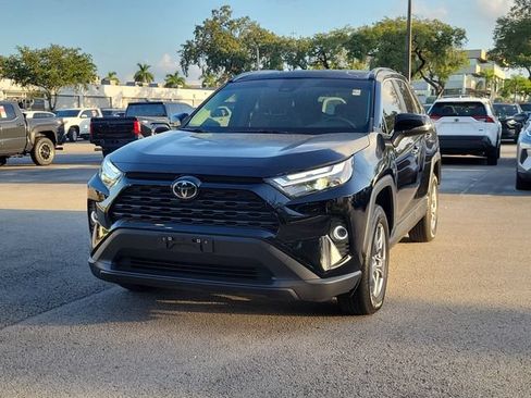 Used 2025 Toyota RAV4 XLE AWD/4WD image 2