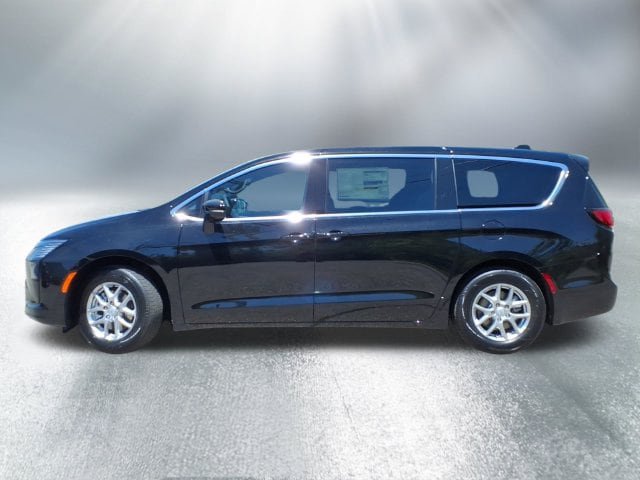 New 2027 Chrysler Pacifica Select FWD image 3