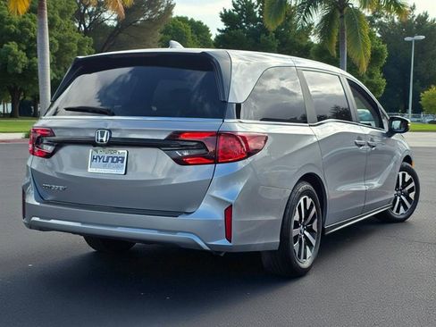 Used 2025 Honda Odyssey EX-L image 5