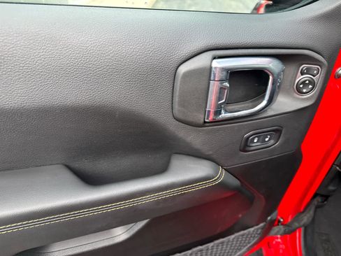 Used 2025 Jeep Wrangler Sahara w/ Safety Group image 17