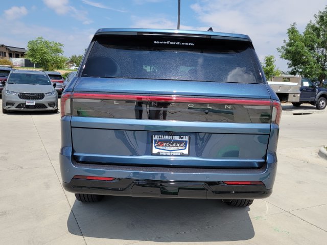 New 2027 Lincoln Navigator Premiere AWD/4WD image 10