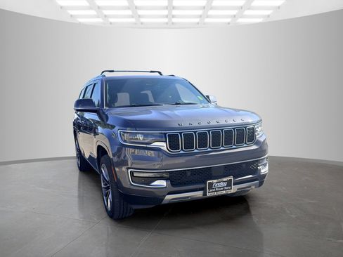 Used 2022 Jeep Wagoneer Series III w/ Premium Group I AWD/4WD image 3