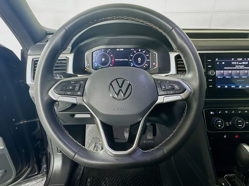 Used 2023 Volkswagen Atlas Cross Sport SE w/ Panoramic Sunroof Package FWD image 15