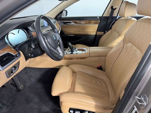 Used 2018 BMW 750i image 5