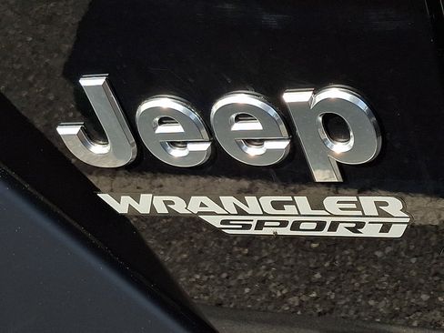 Used 2019 Jeep Wrangler Sport AWD/4WD image 29