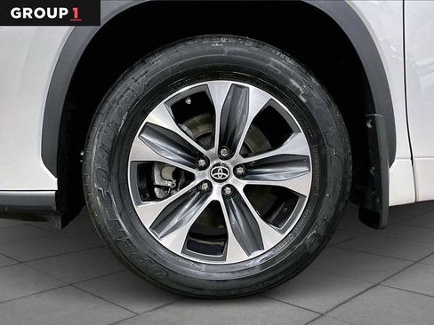 Certified 2022 Toyota Highlander XLE image 10