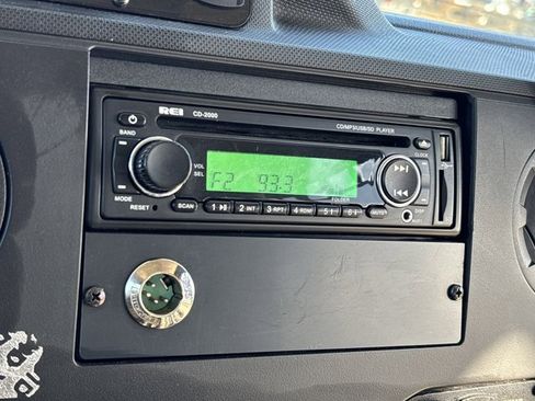 Used 2015 Ford E-350 and Econoline 350 Super Duty image 23