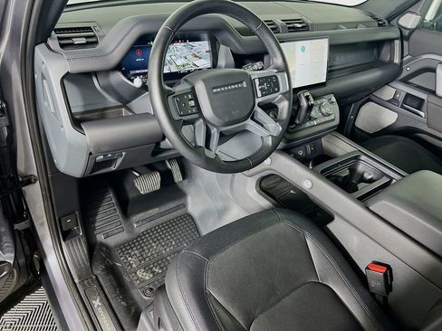 Used 2024 Land Rover Defender 130 X-Dynamic SE AWD/4WD image 9