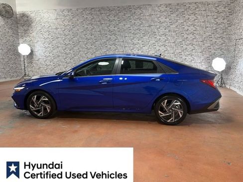 Used 2025 Hyundai Elantra SEL FWD image 4