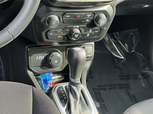 Used 2022 Jeep Renegade Latitude image 4