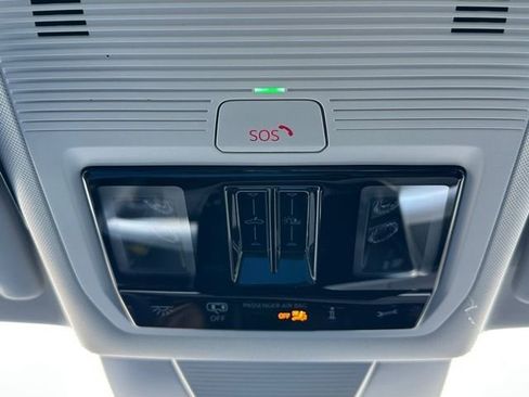 New 2026 Volkswagen Tiguan SE image 37