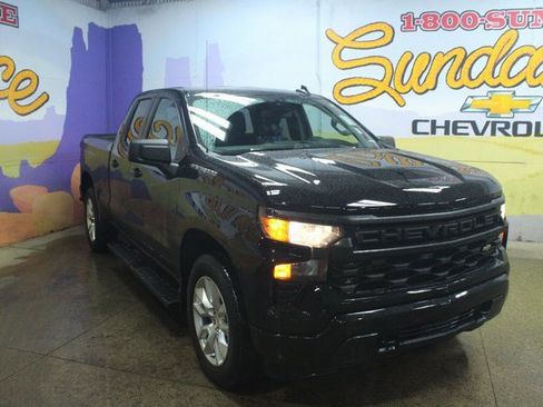 Used 2023 Chevrolet Silverado 1500 Custom image 2