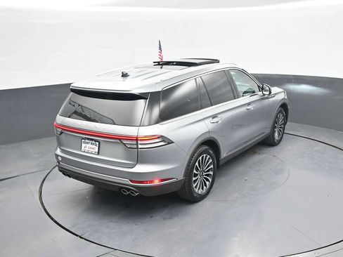 Used 2023 Lincoln Aviator AWD w/ Premium Package image 38