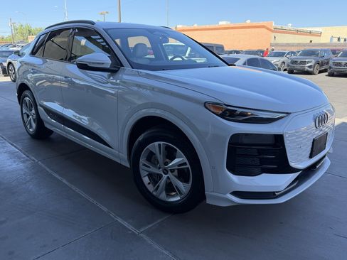 Used 2025 Audi Q6 e-tron Premium w/ Convenience Package image 6