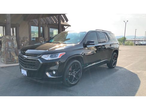 Used 2021 Chevrolet Traverse Premier w/ Redline Edition AWD/4WD image 2