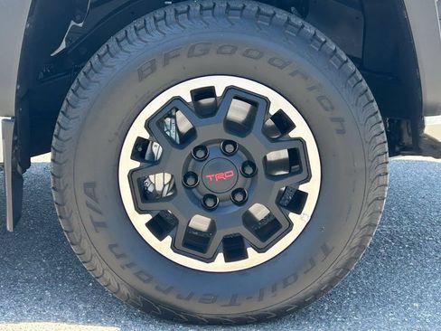 Used 2024 Toyota Tacoma TRD Off-Road w/ TRD Off Road Upgrade Package AWD/4WD image 10
