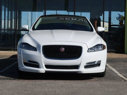 Used 2019 Jaguar XJ R-Sport image 2