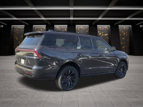 New 2026 Lincoln Navigator Reserve AWD/4WD image 2
